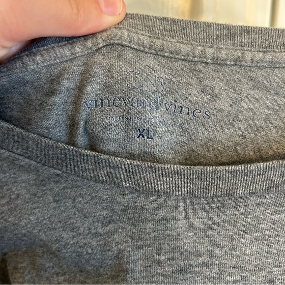 Vineyard Vines Bearded Santa Happy Holidays Gray Short Sleeve Tee Size XL - Picture 4 of 5